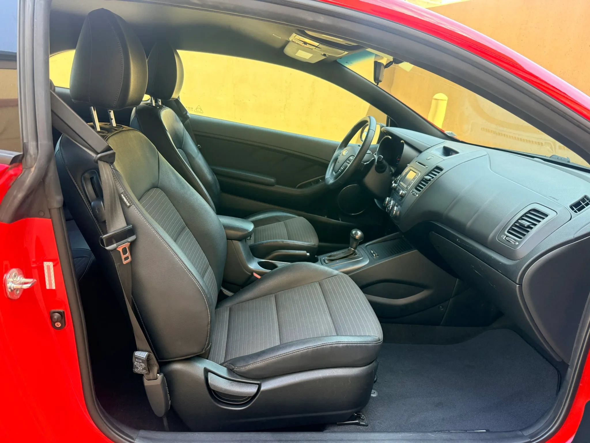 Used 2015 Kia Forte Koup SX FWD image 25