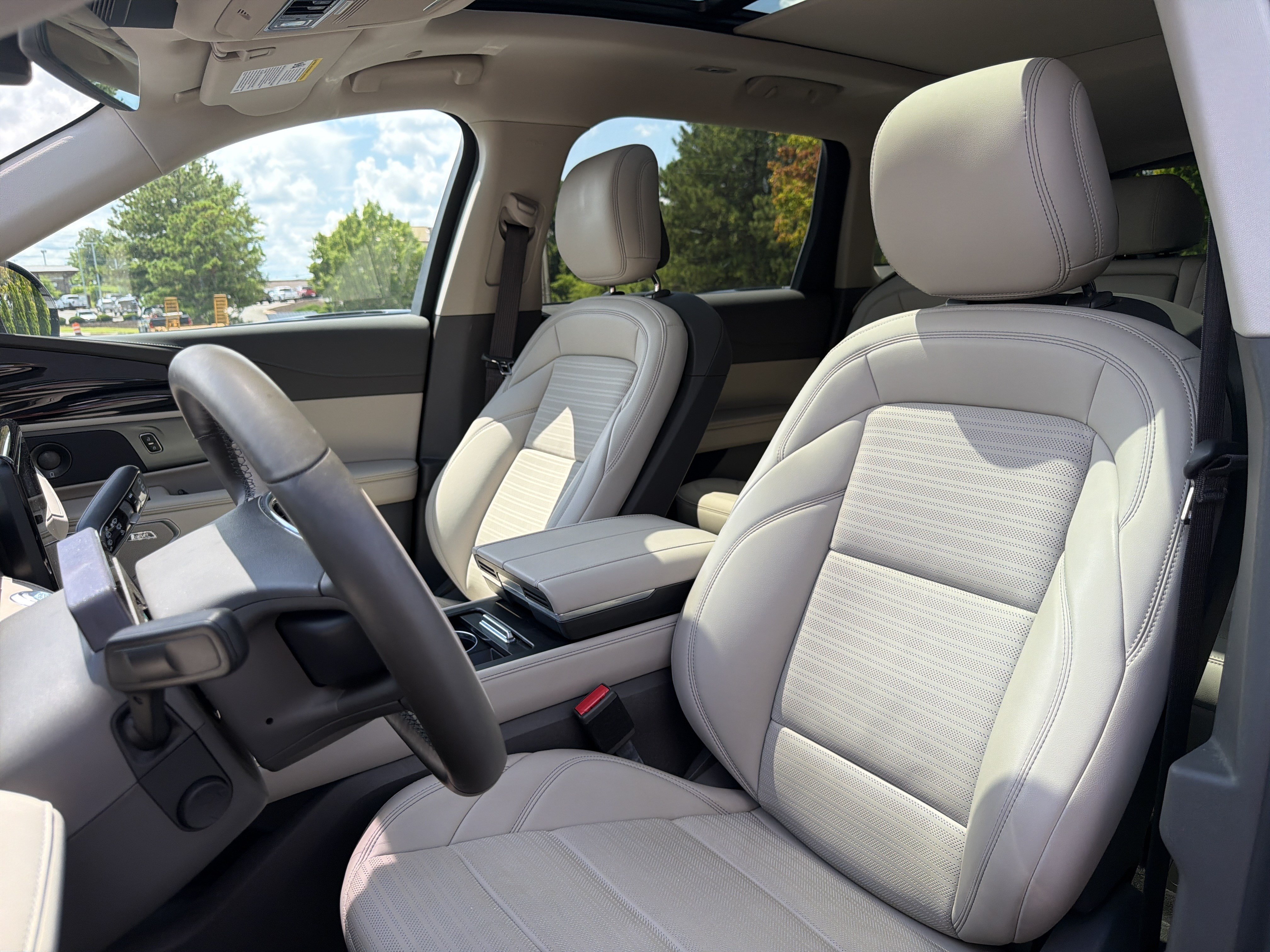 Used 2025 Lincoln Nautilus Reserve AWD/4WD image 7