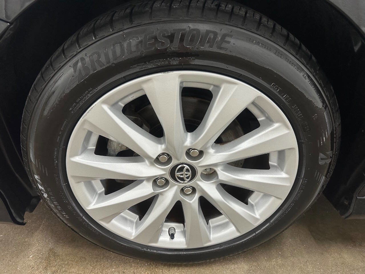 Used 2018 Toyota Camry LE image 17