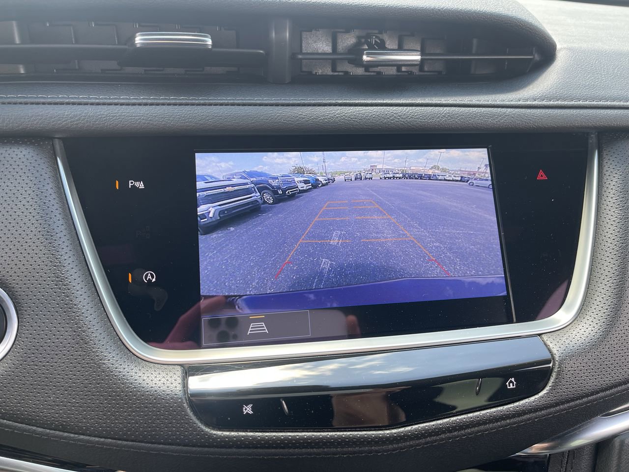 Certified 2023 Cadillac XT5 Premium Luxury w/ LPO, Floor Liner Package AWD/4WD image 15