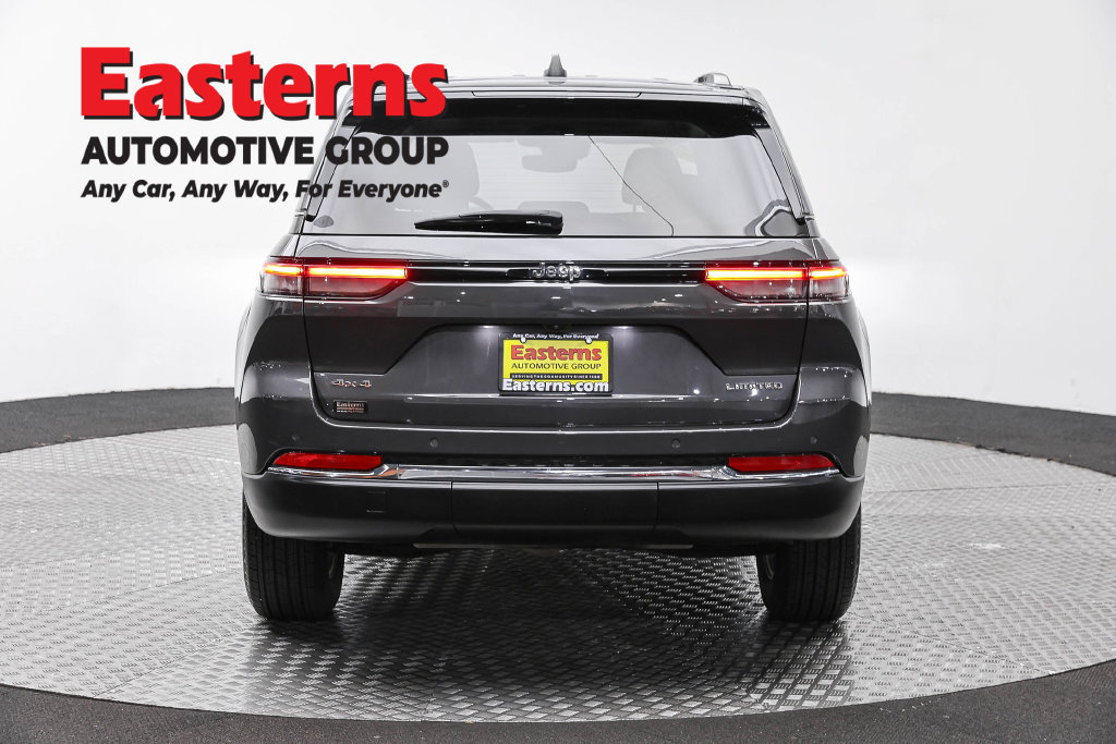 Used 2023 Jeep Grand Cherokee Limited AWD/4WD image 7