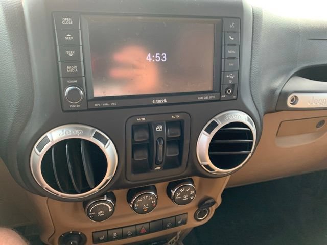 Used 2012 Jeep Wrangler Unlimited Rubicon w/ Connectivity Group AWD/4WD image 11