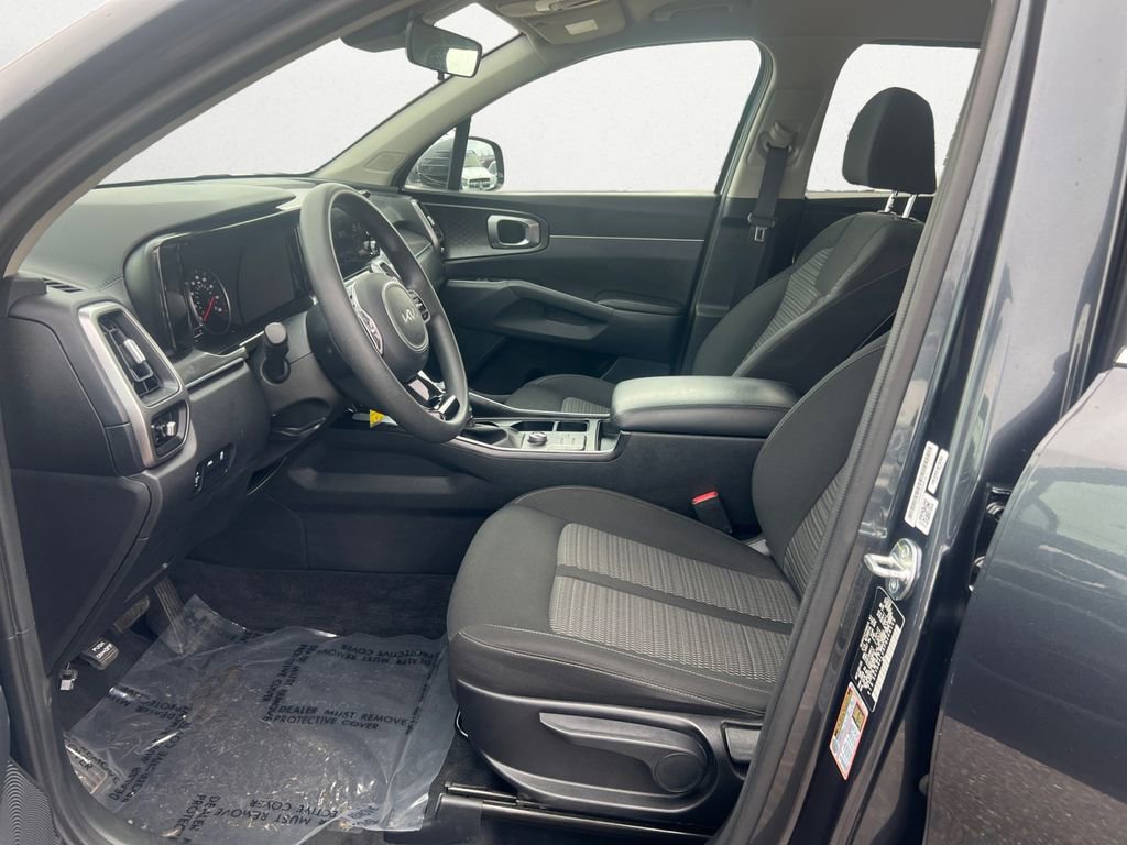 Used 2023 Kia Sorento LX image 10