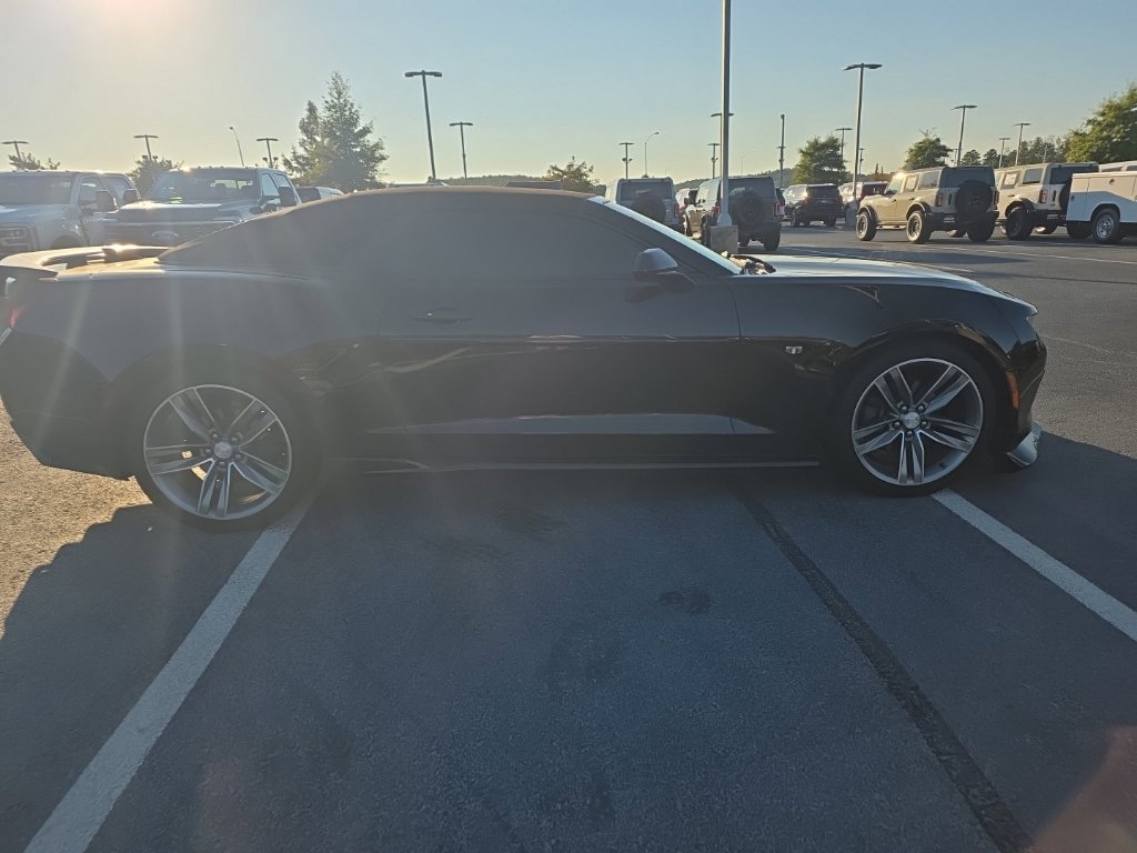 Used 2017 Chevrolet Camaro LT w/ Technology Package RWD image 5