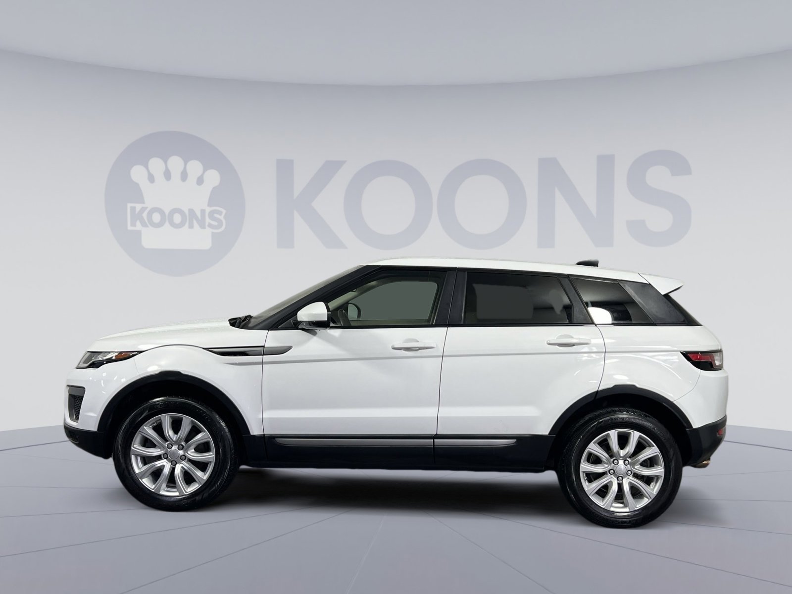 Used 2017 Land Rover Range Rover Evoque SE image 2