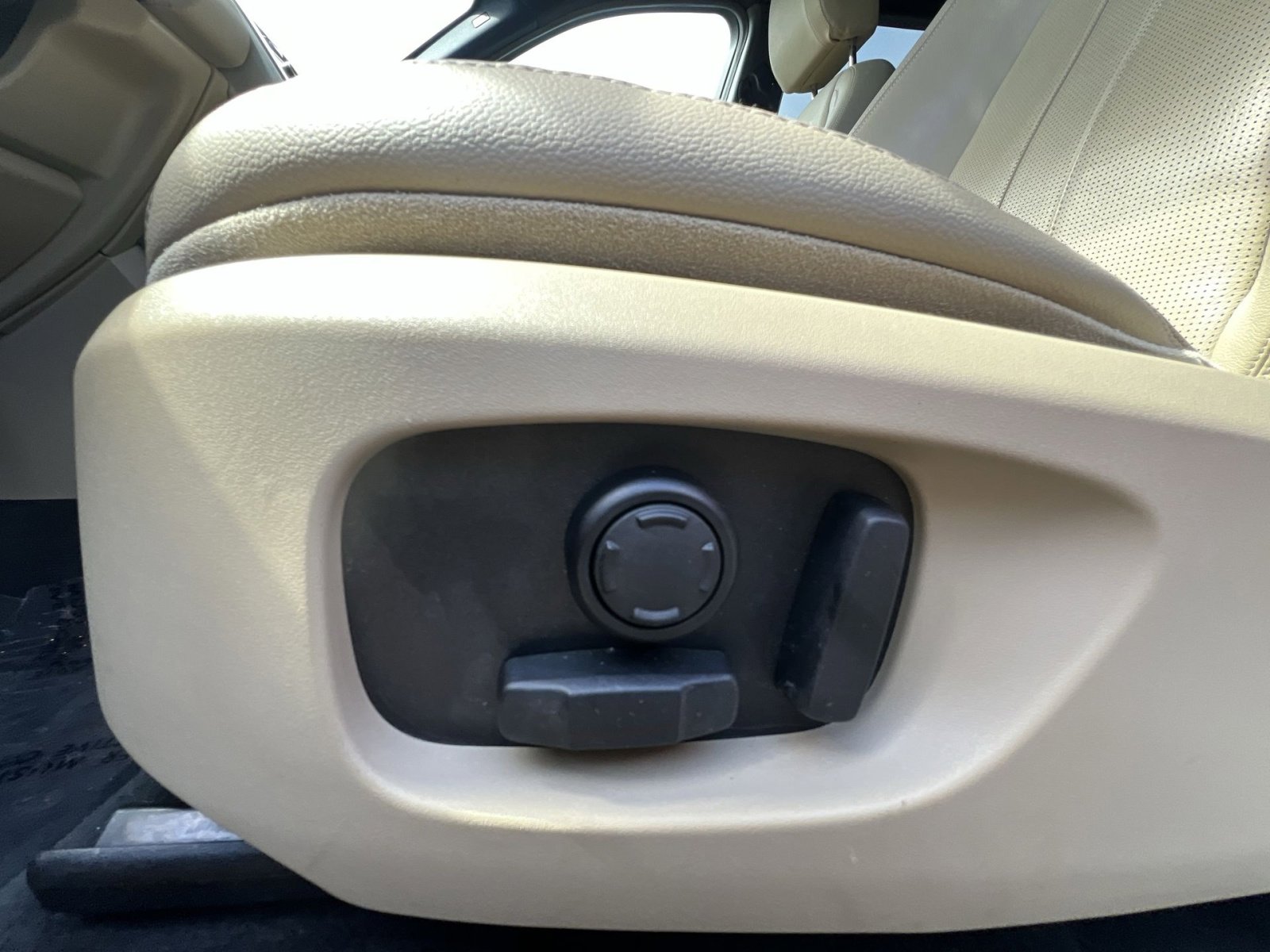 Used 2016 Land Rover Discovery Sport HSE image 22