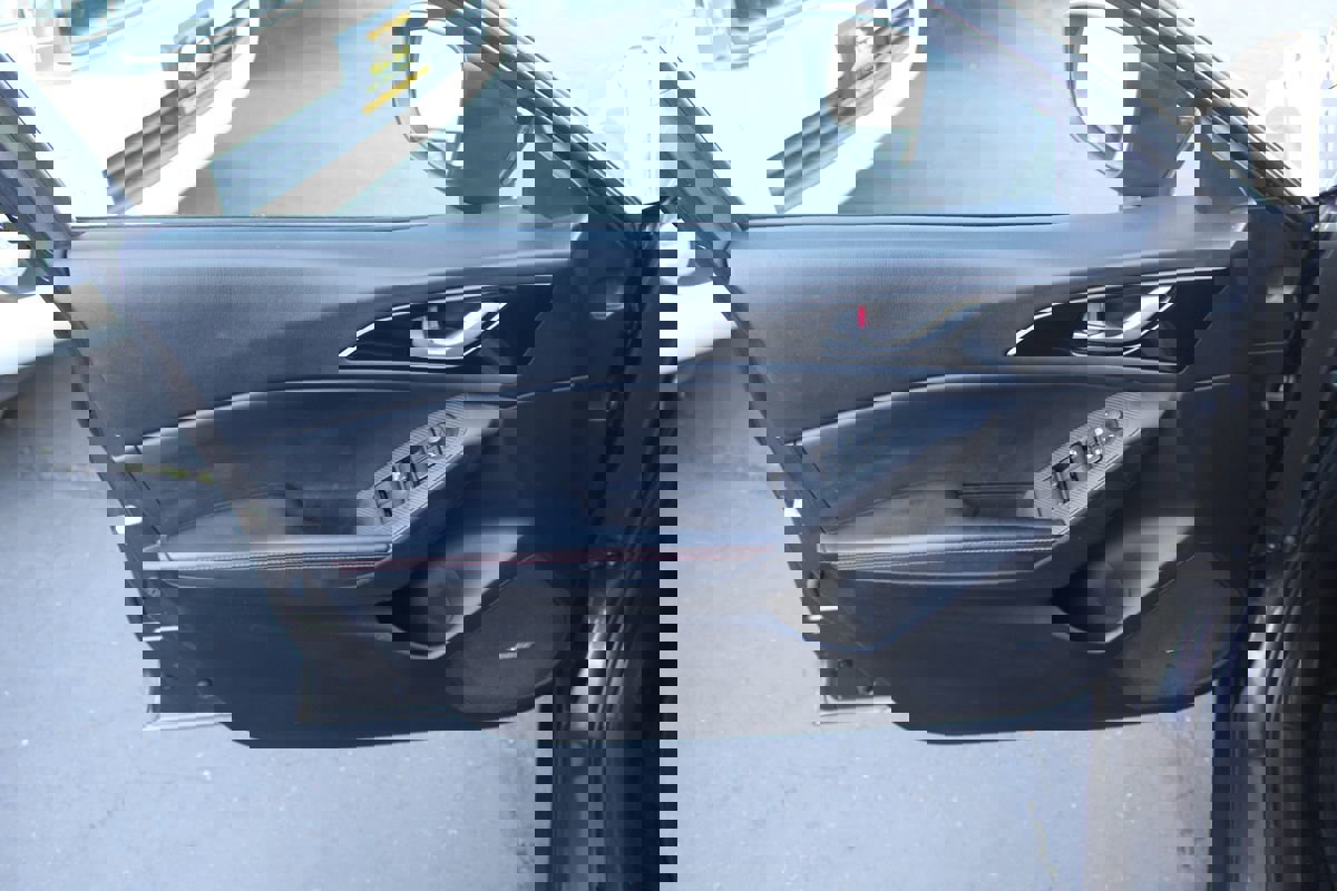 Used 2014 MAZDA MAZDA3 i Grand Touring image 16