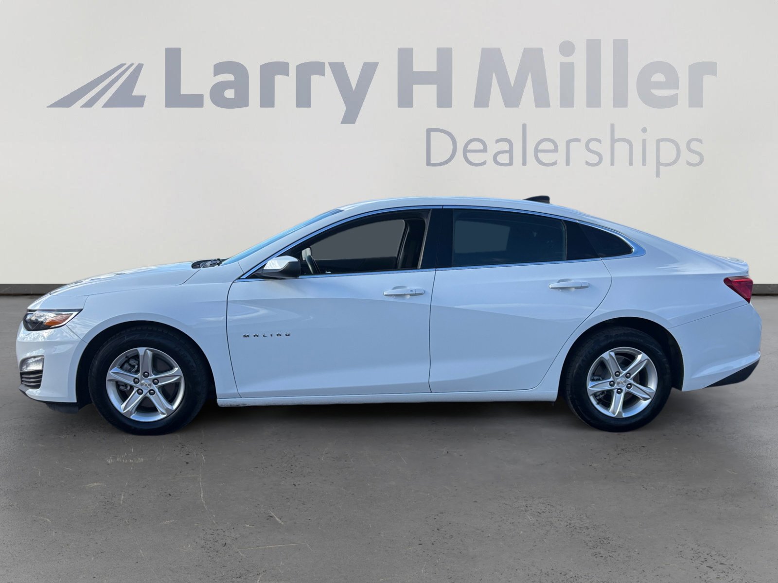 Used 2024 Chevrolet Malibu LS image 2