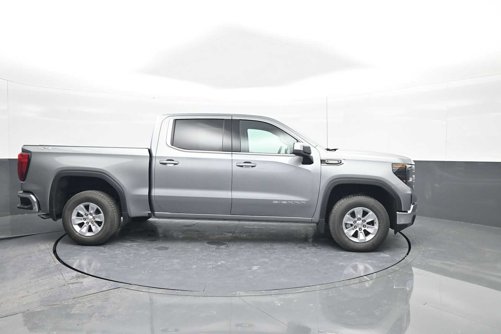 New 2026 GMC Sierra 1500 SLE w/ Preferred Package image 9