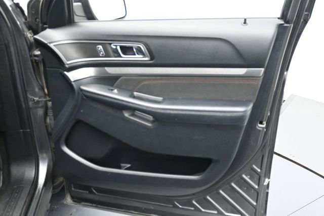 Used 2019 Ford Explorer XLT w/ Equipment Group 202A FWD image 30