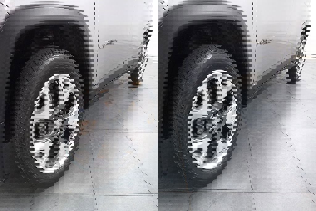 Used 2021 Jeep Compass Limited image 30