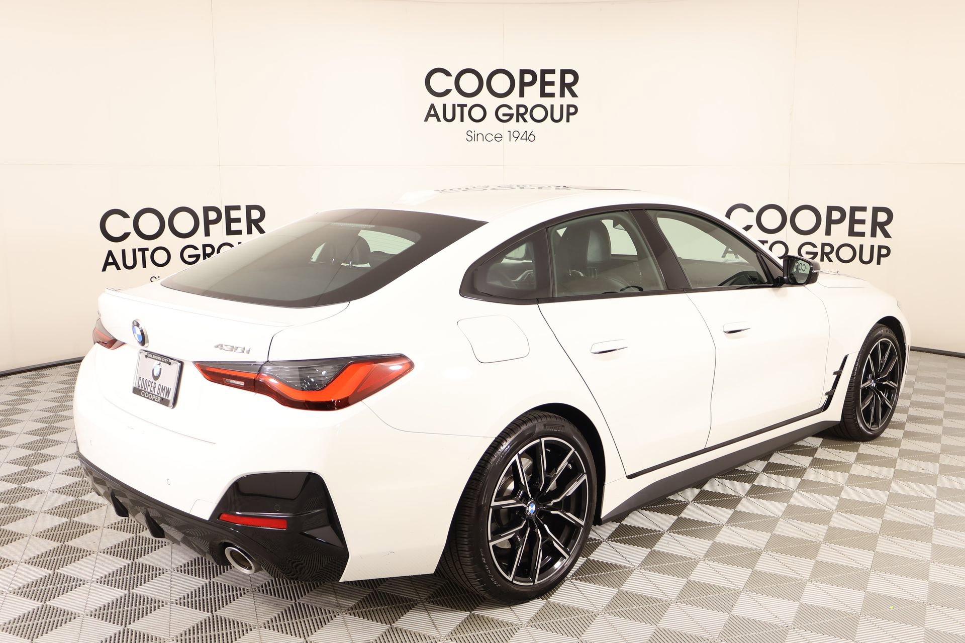 Used 2025 BMW 430i xDrive w/ M Sport Package image 22