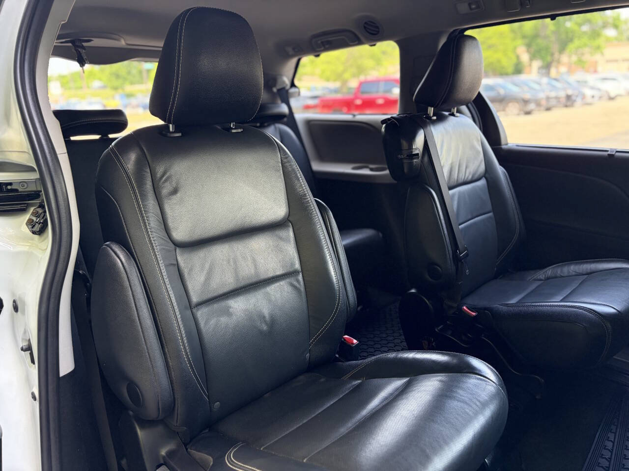 Used 2017 Toyota Sienna SE Premium FWD image 20