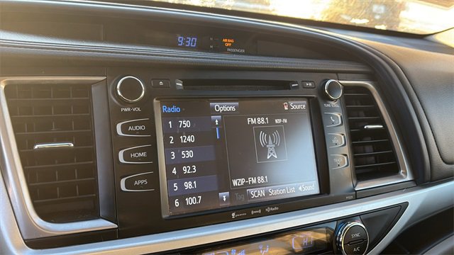 Used 2017 Toyota Highlander XLE image 12