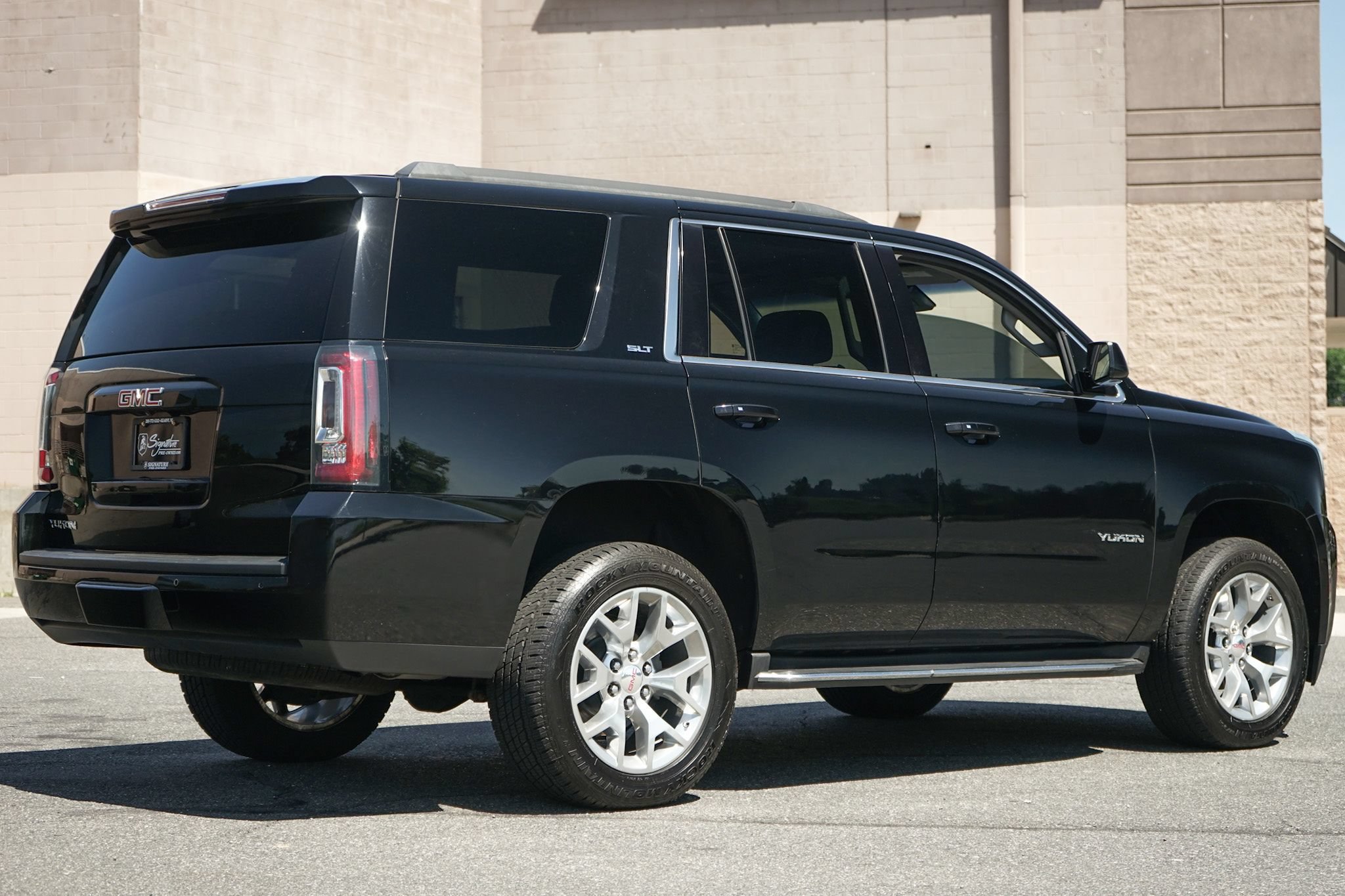 Used 2019 GMC Yukon SLT w/ Open Road Package AWD/4WD image 4