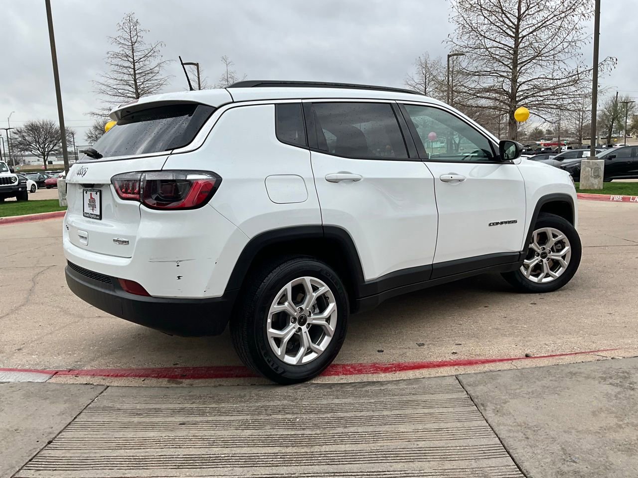Used 2025 Jeep Compass Latitude AWD/4WD image 6