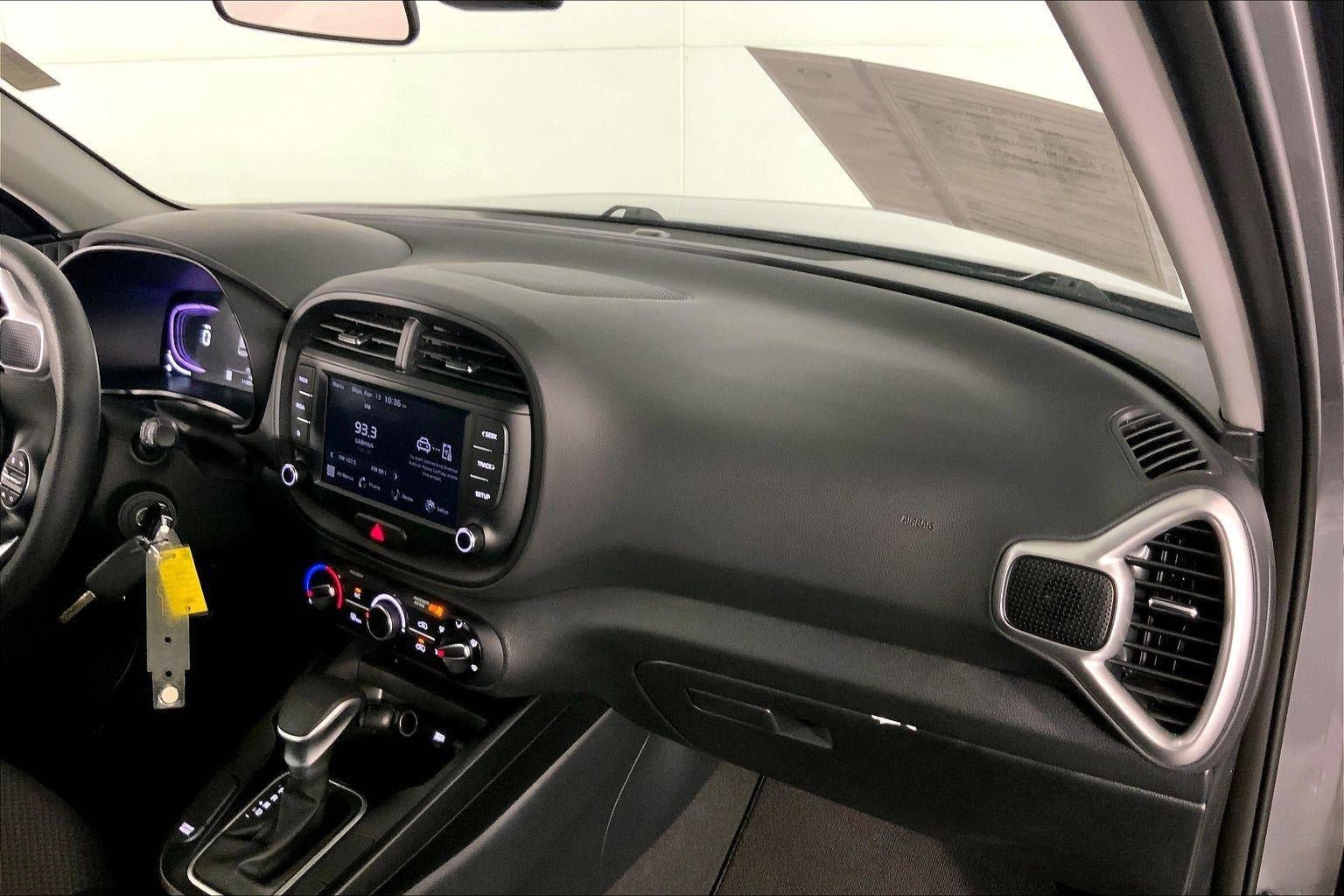 Used 2025 Kia Soul LX w/ LX Technology Package FWD image 16