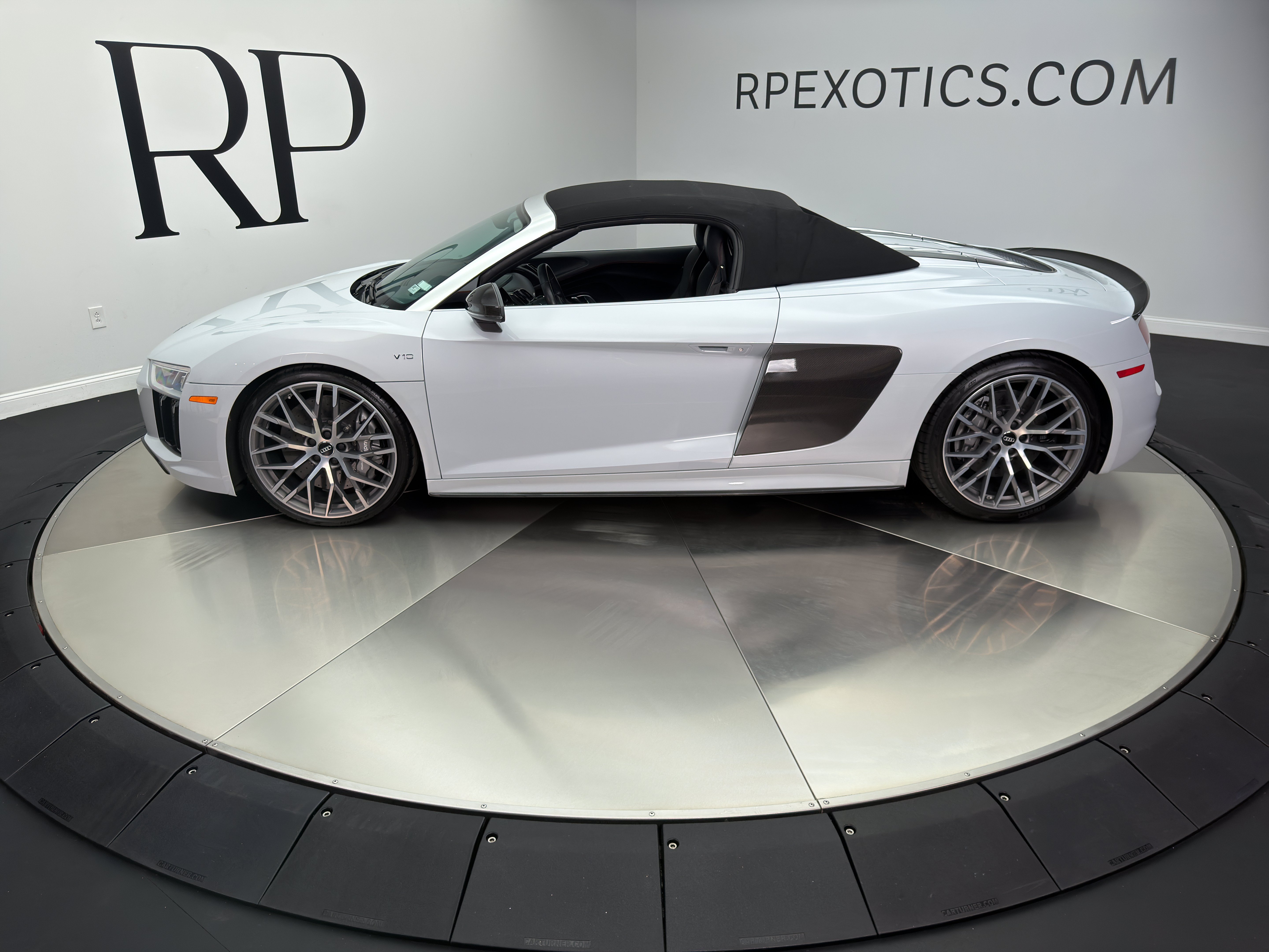 Used 2018 Audi R8 V10 plus AWD/4WD image 14
