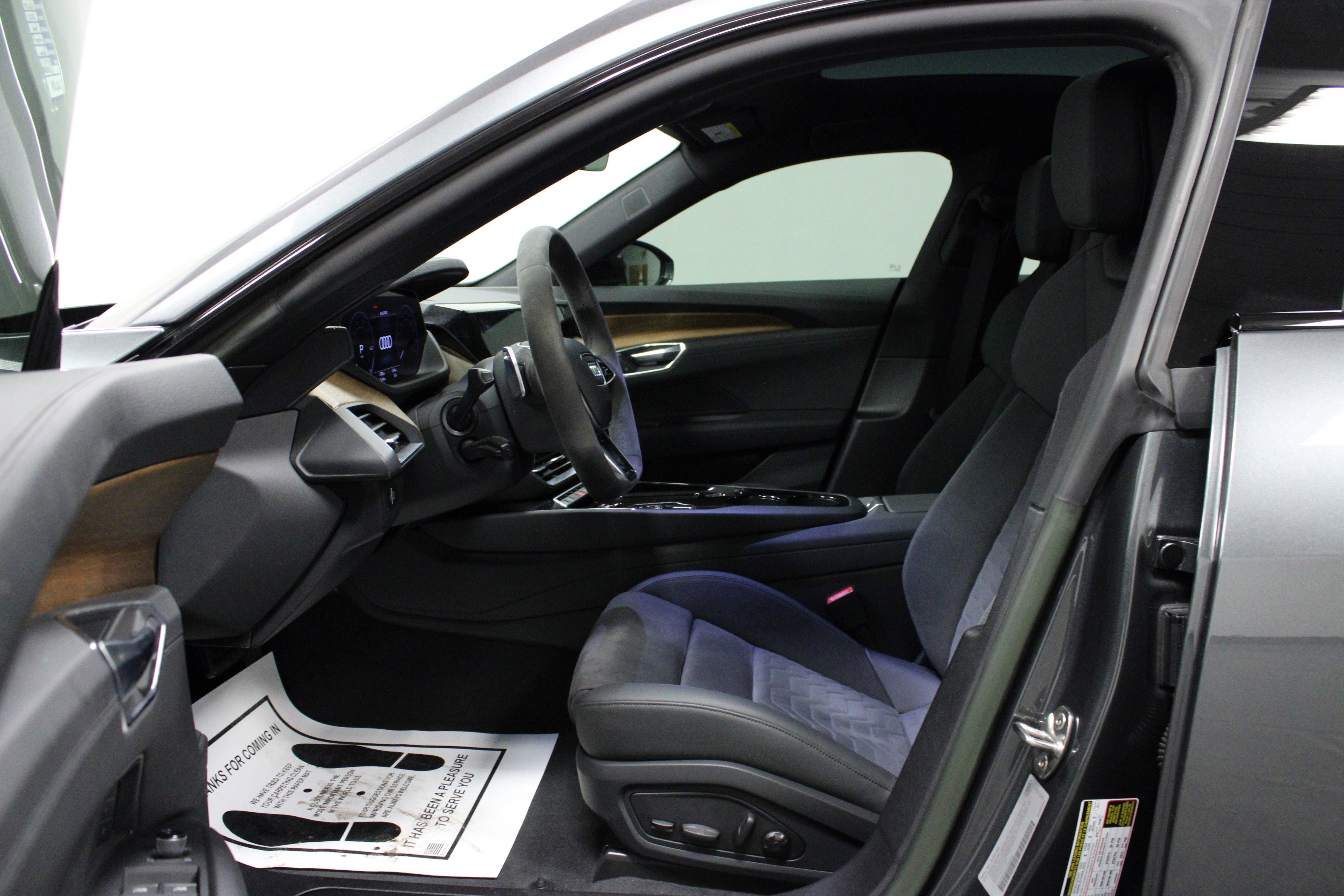 Used 2023 Audi e-tron GT Premium Plus image 12