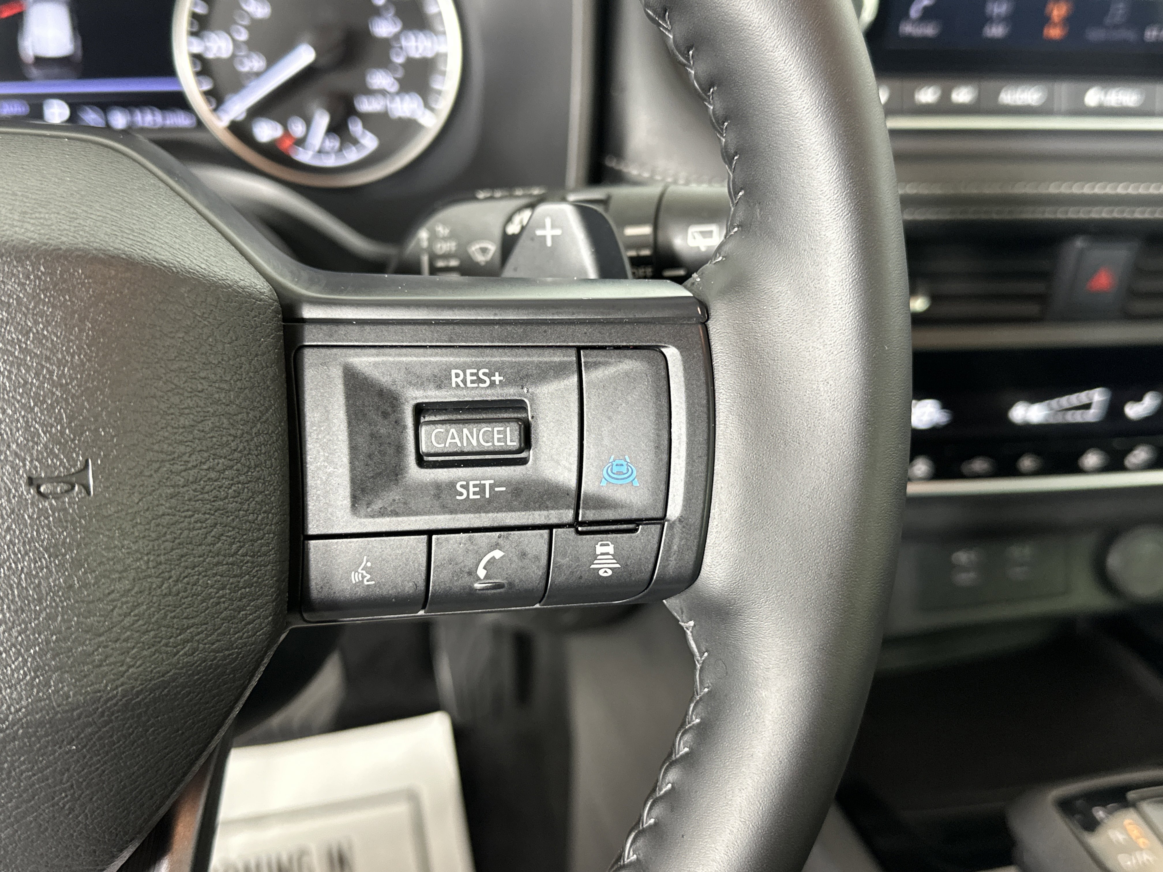 Certified 2025 Nissan Rogue SV w/ SV Premium Package image 31