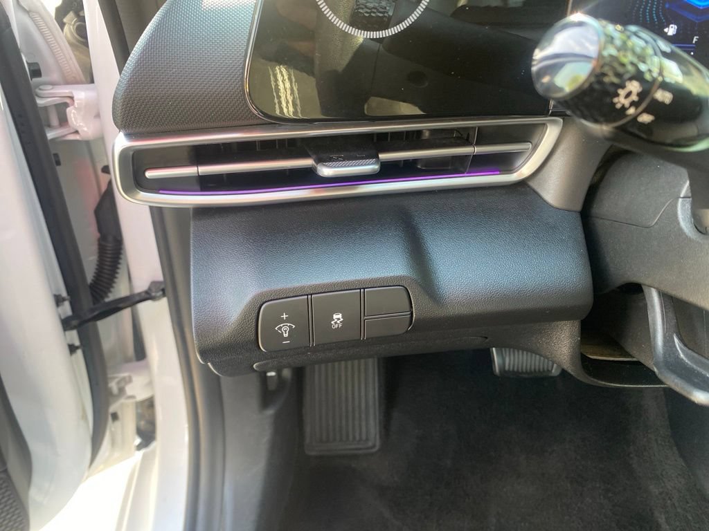 Used 2024 Hyundai Elantra SEL FWD image 18