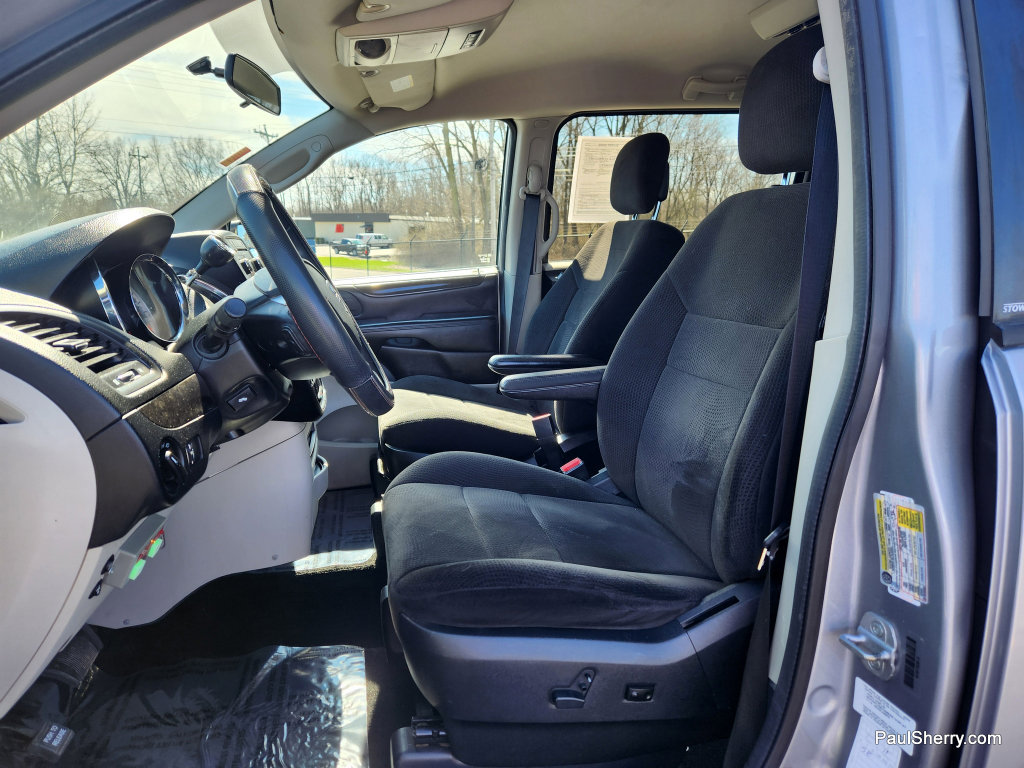 Used 2013 Dodge Grand Caravan SXT w/ Rear Park Assist Pkg FWD image 37
