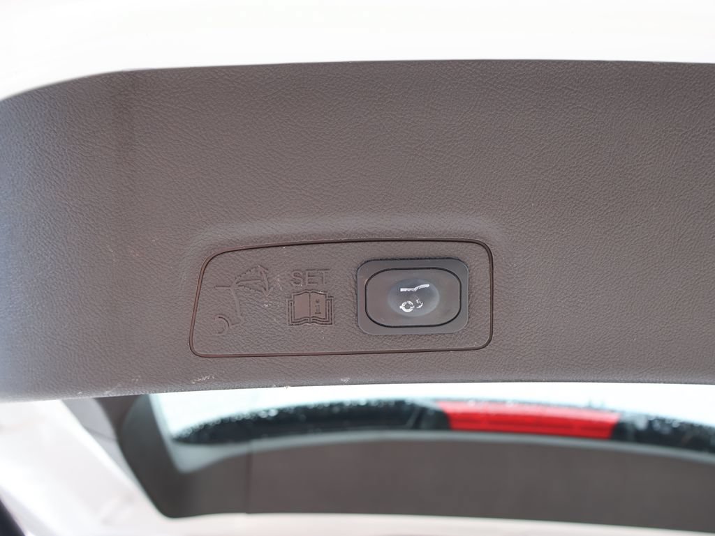 Used 2019 Lincoln MKC Select w/ Select Plus Package FWD image 15