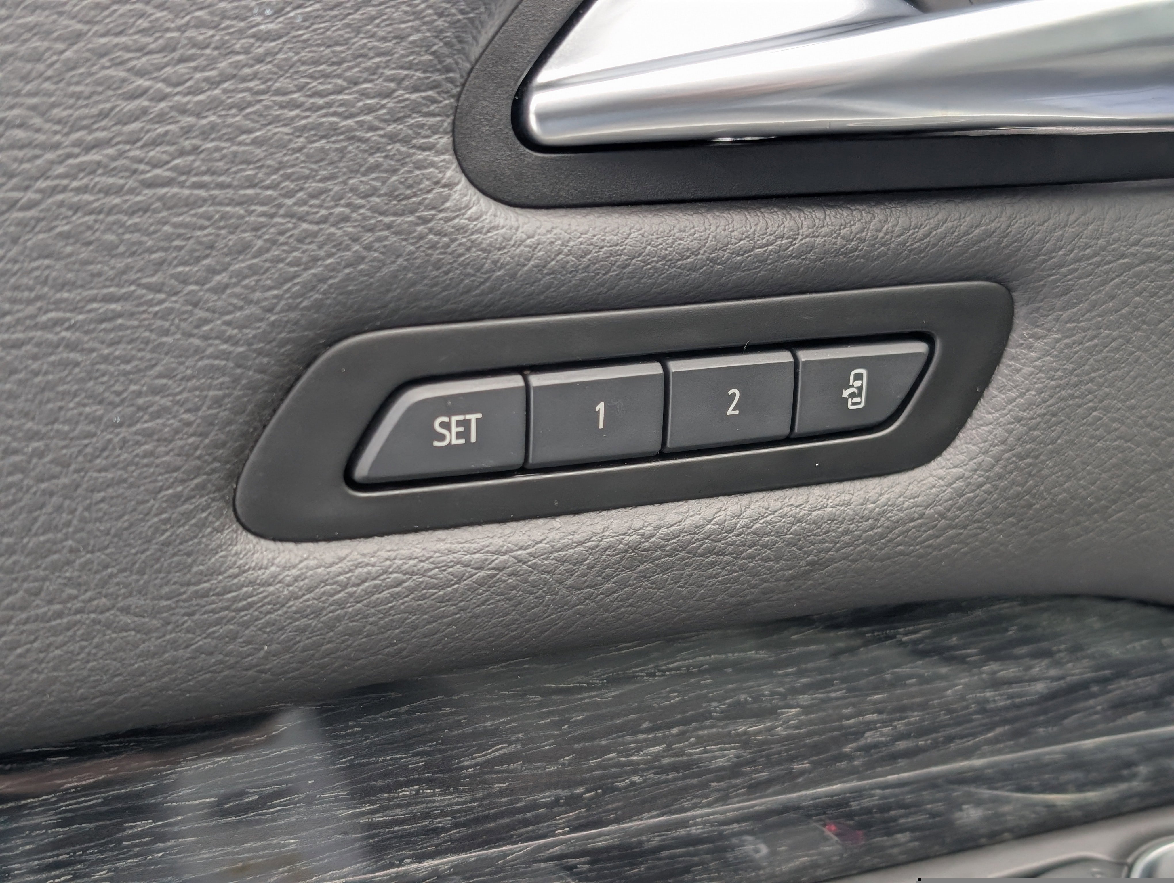 Used 2022 Cadillac XT4 Premium Luxury w/ Sun And Sound Package image 33