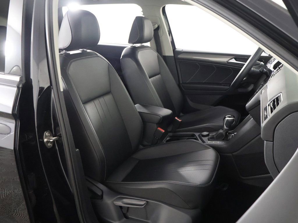 Used 2022 Volkswagen Tiguan SE w/ Panoramic Sunroof Package image 30