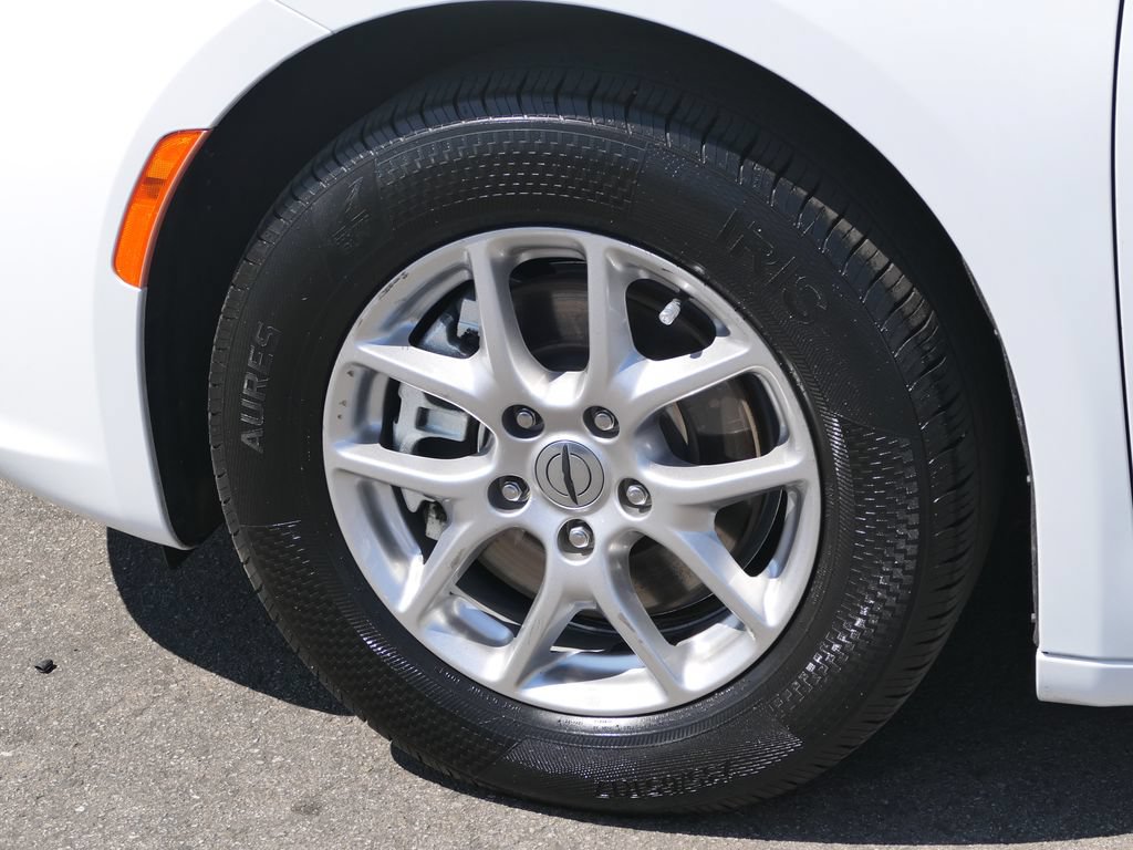 Used 2023 Chrysler Pacifica Touring-L FWD image 8