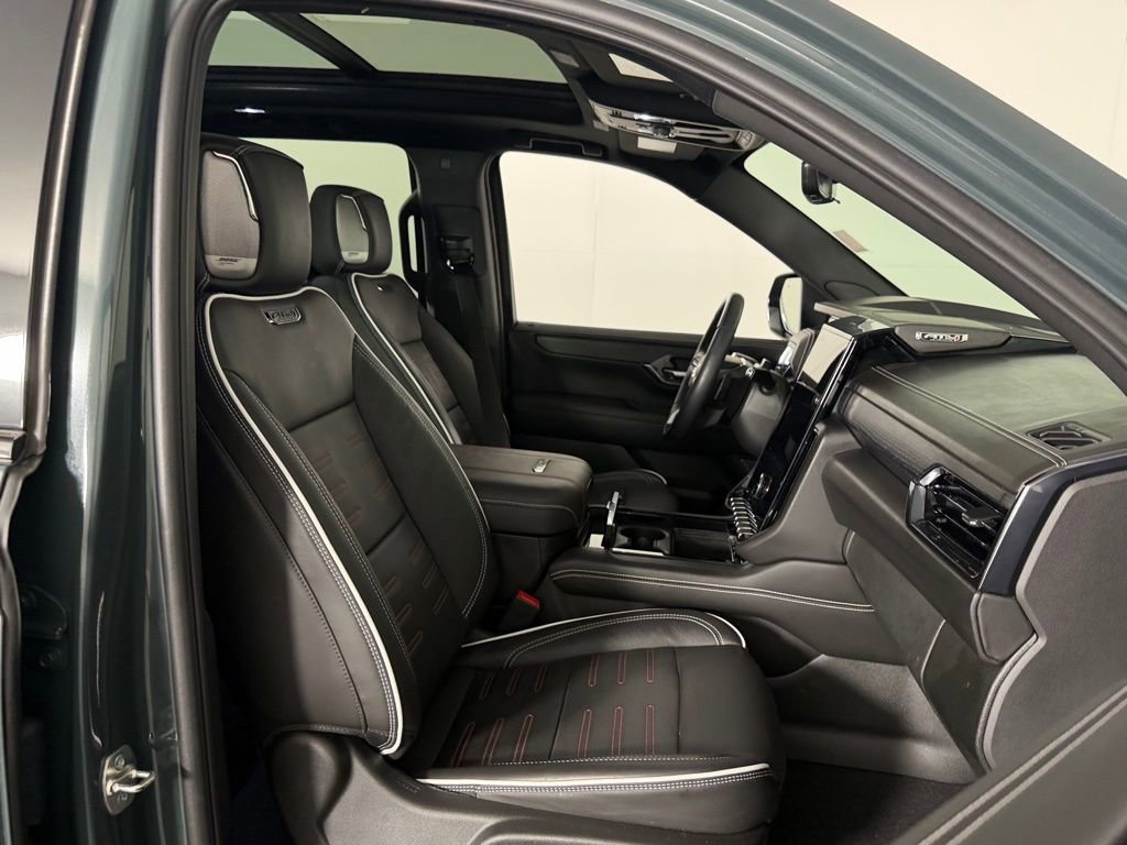 Used 2025 GMC Yukon AT4 Ultimate AWD/4WD image 32