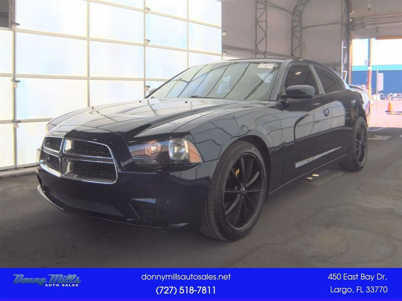 Used 2014 Dodge Charger SE RWD image 1