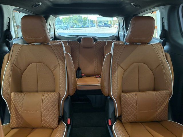 New 2026 Chrysler Pacifica Pinnacle w/ Trailer Tow Group image 30