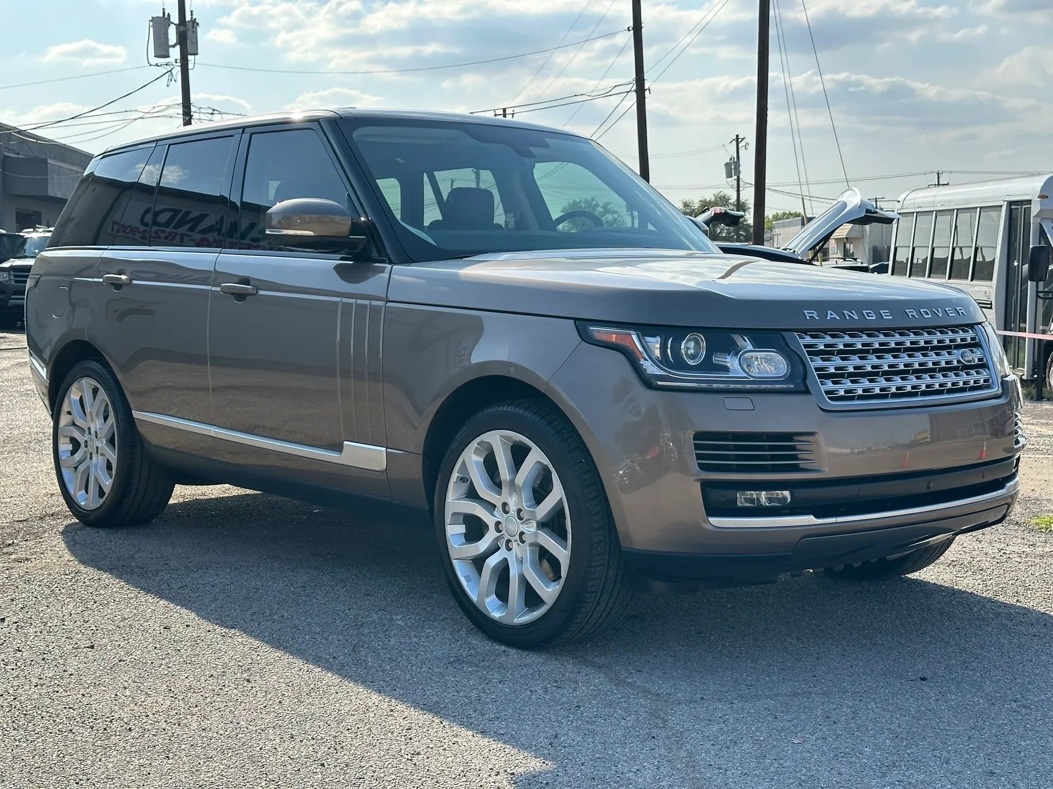 Used 2016 Land Rover Range Rover HSE image 9