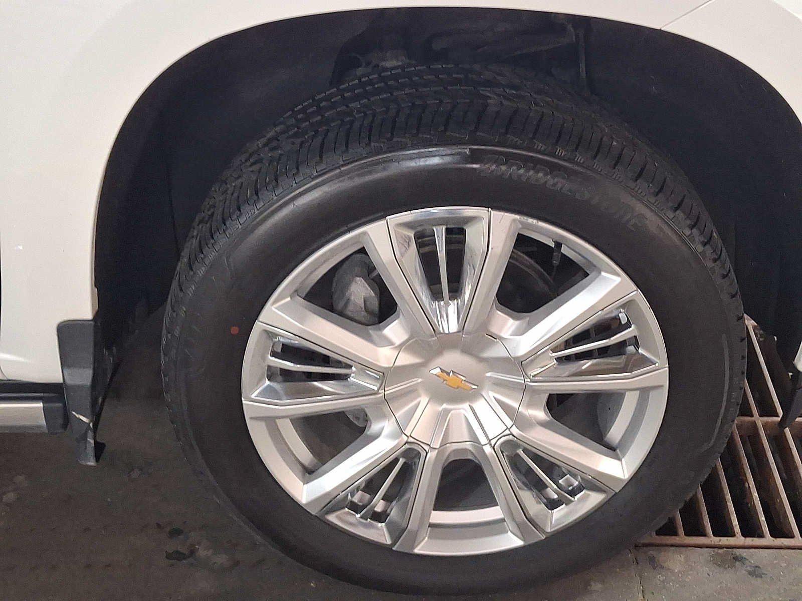 Used 2023 Chevrolet Silverado 1500 High Country w/ High Country Premium Package AWD/4WD image 8