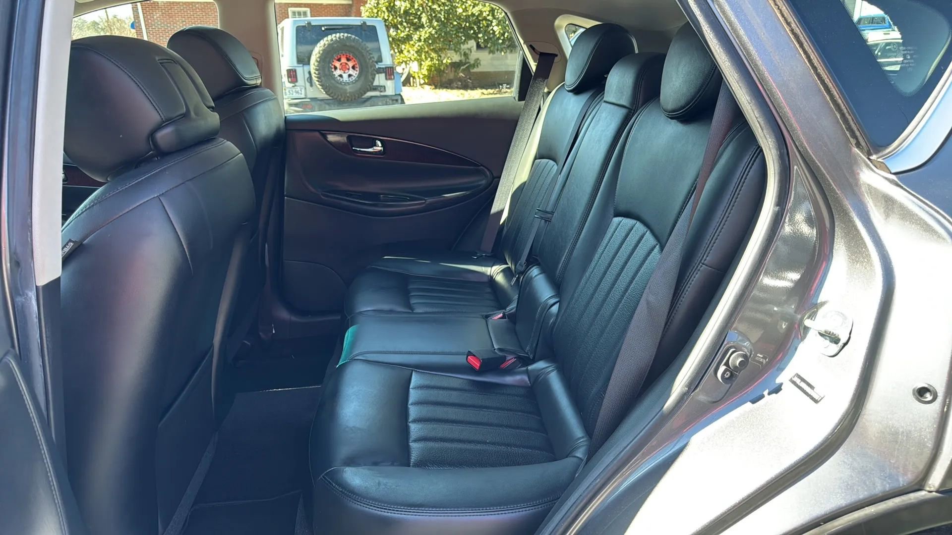 Used 2016 INFINITI QX50 AWD w/ Deluxe Touring Package image 11