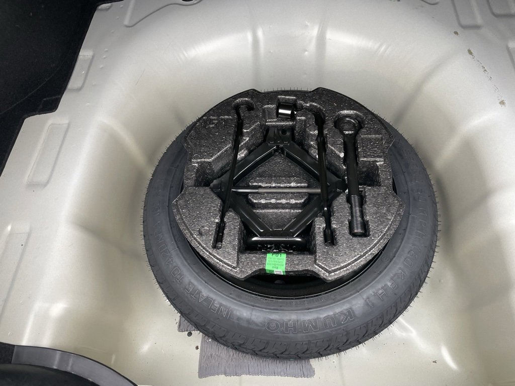 Used 2025 Hyundai Elantra SEL image 35