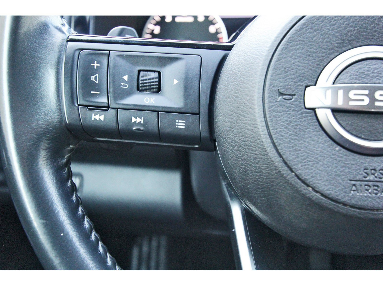 Used 2022 Nissan Pathfinder SV FWD image 19