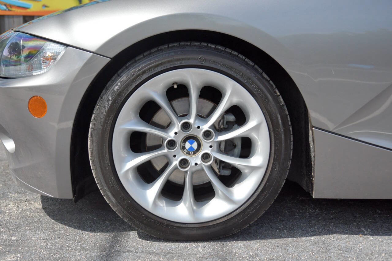 Used 2005 BMW Z4 2.5i image 9
