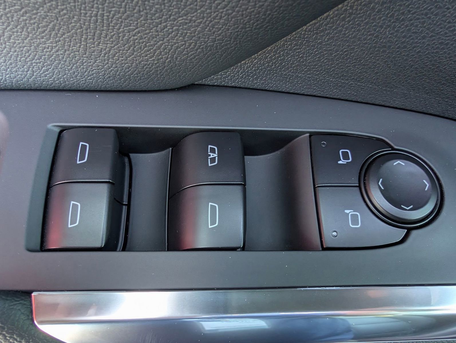 Certified 2025 Chevrolet Traverse LT image 8