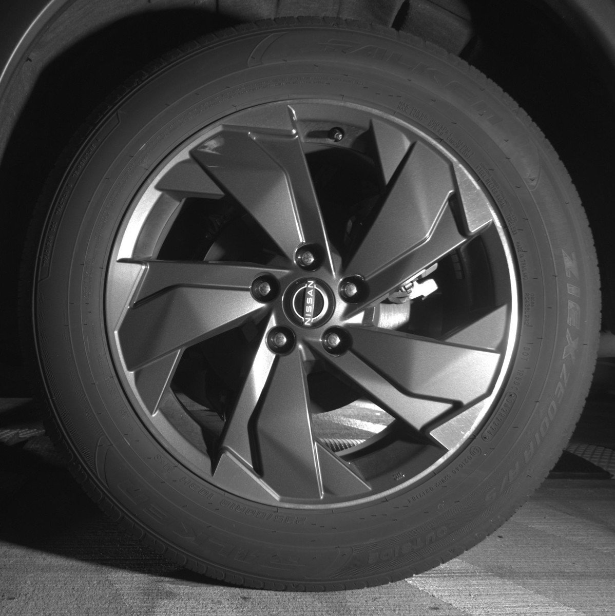 Used 2025 Nissan Rogue SV FWD image 14