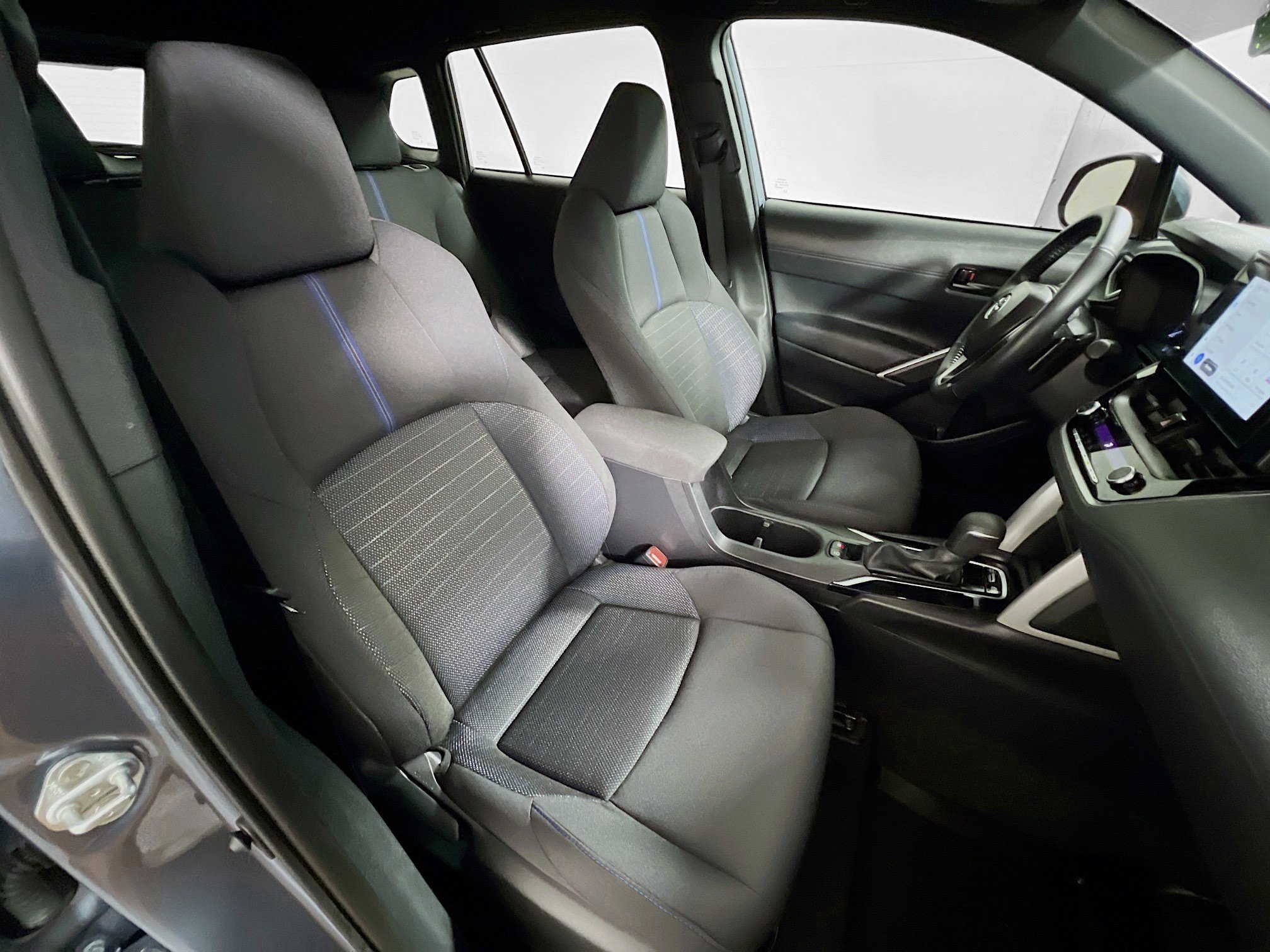 Used 2024 Toyota Corolla Cross AWD Hybrid image 30