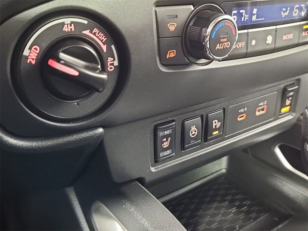 Used 2024 Nissan Frontier SV w/ SV Convenience Package image 24