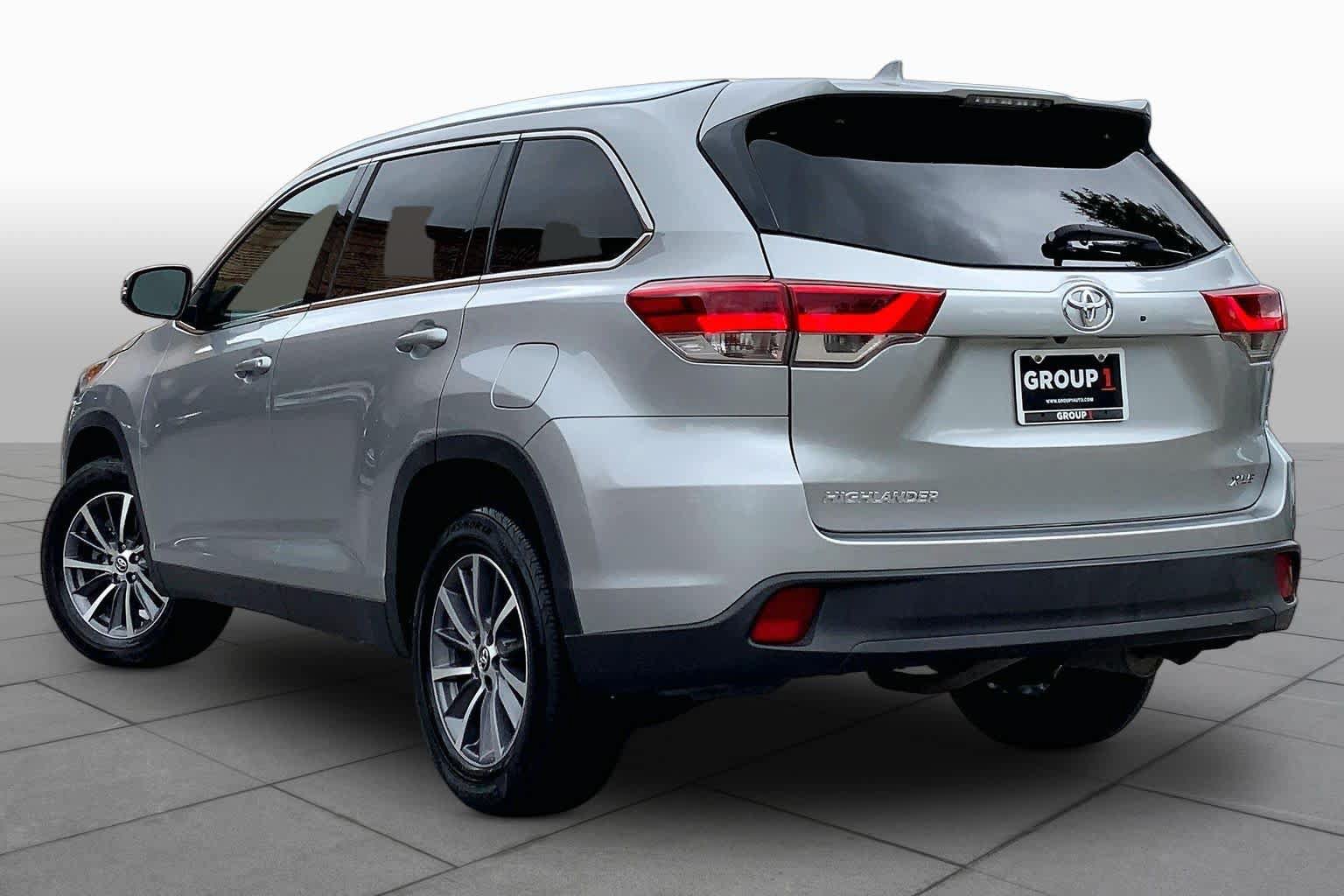 Used 2019 Toyota Highlander XLE FWD image 12