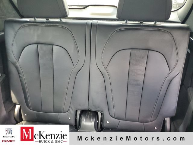 Used 2021 BMW X7 xDrive40i w/ M Sport Package AWD/4WD image 25