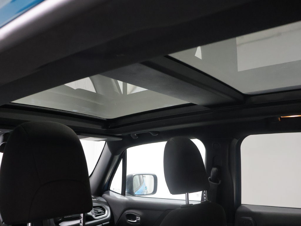 Used 2021 Jeep Renegade Latitude w/ Sun & Sound Group AWD/4WD image 21