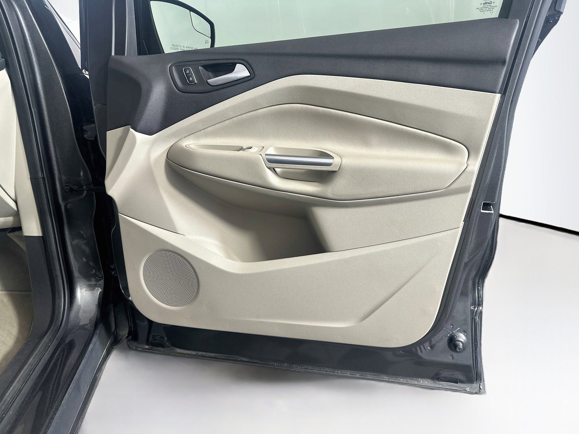 Used 2015 Ford Escape Titanium FWD image 32