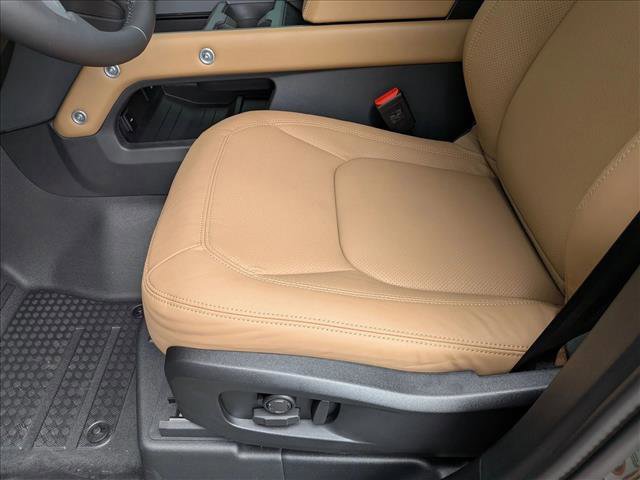 New 2026 Land Rover Defender 110 X-Dynamic SE AWD/4WD image 4