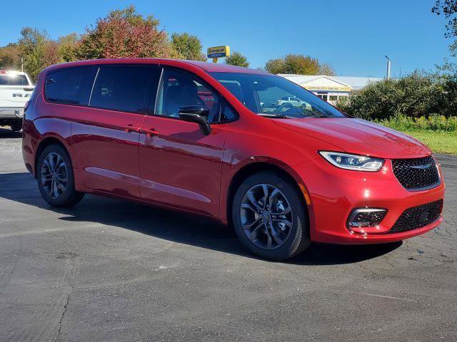 New 2026 Chrysler Pacifica Select image 2