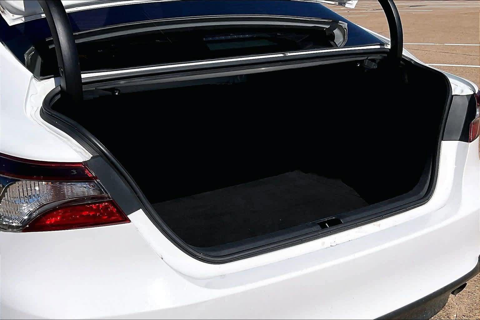 Used 2021 Toyota Camry LE FWD image 17